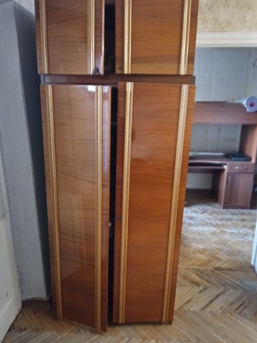 Продам старую мебель подешевке.