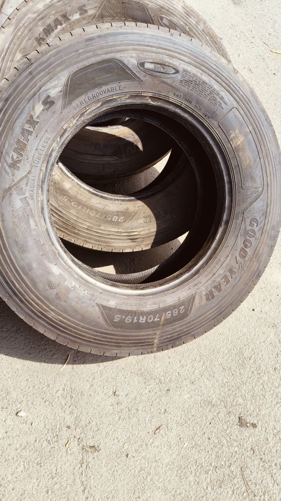 Opony przód 285/70r19.5 Goodyear KmaxS jak nowe