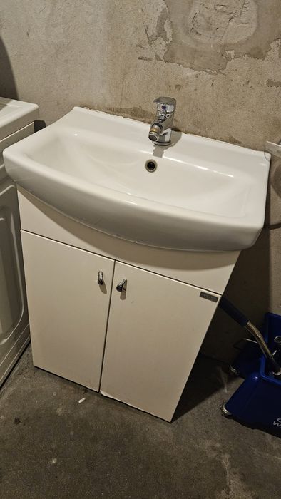 Zestaw mebli łazienkowych zastępczy na czas budowy