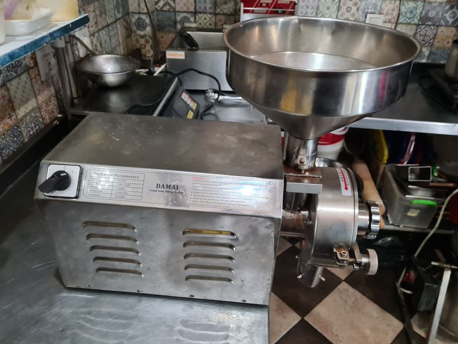 Продам кофемолку промышленую , измельчитель фля специй