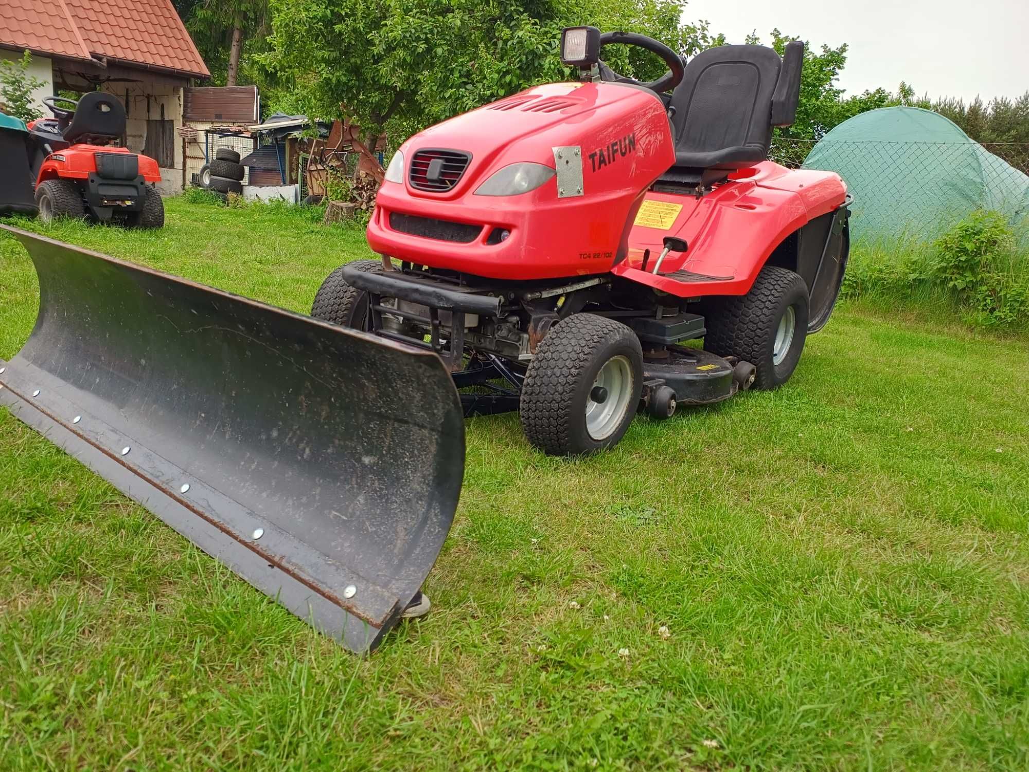Kosiarka Traktorek TAIFUN 20kM 4X4 Briggs naped Hydrostat CzechRepubli