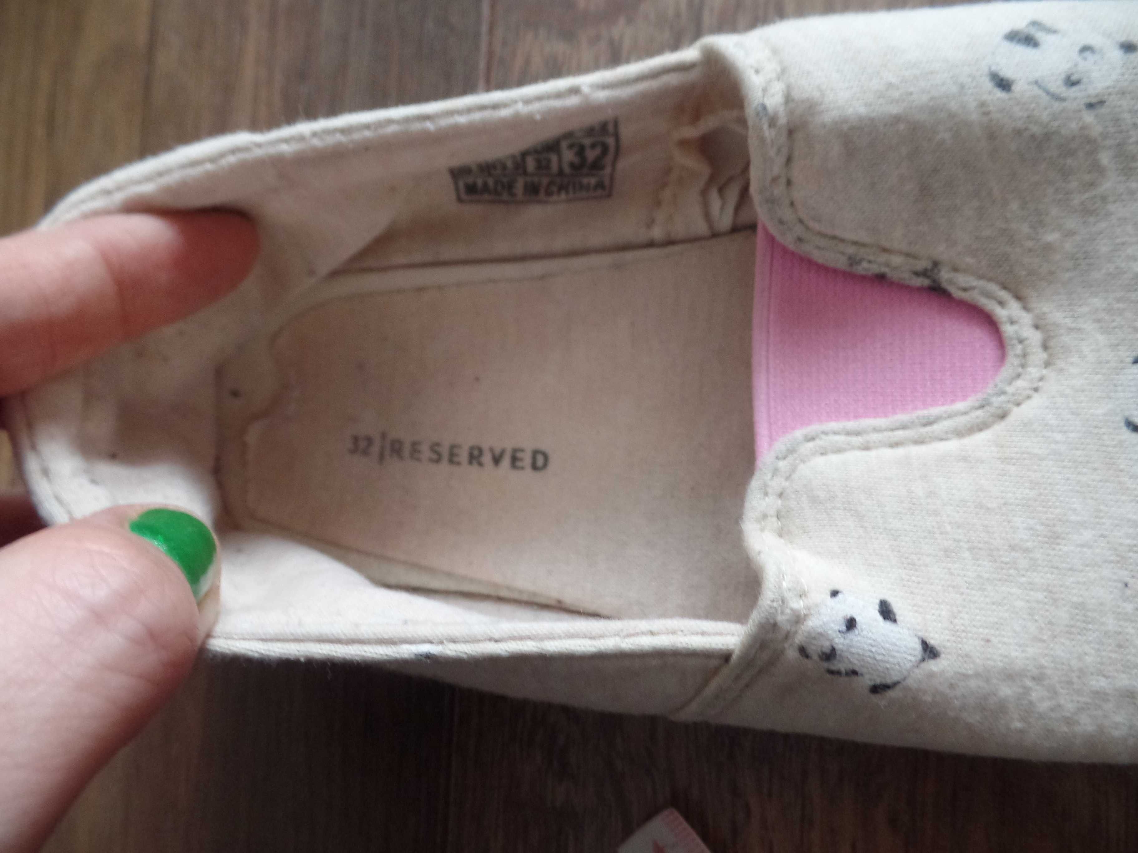 Jasne beżowe kapcie tenisówki w misie pandy Reserved R.31/32