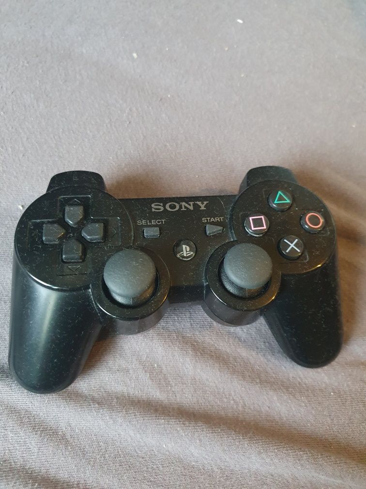 Playstation 3 slim + oryginalny pad +cztery gry