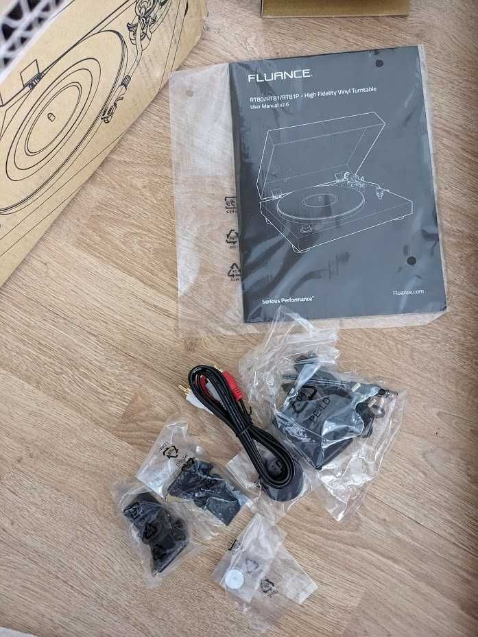 Nowy gramofon z wkładką Technica VM95E, przedwzmacniacz, czarny