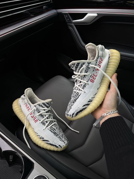 Adidas Yeezy Yzy Boost 350 Zebra V2 Sneakers