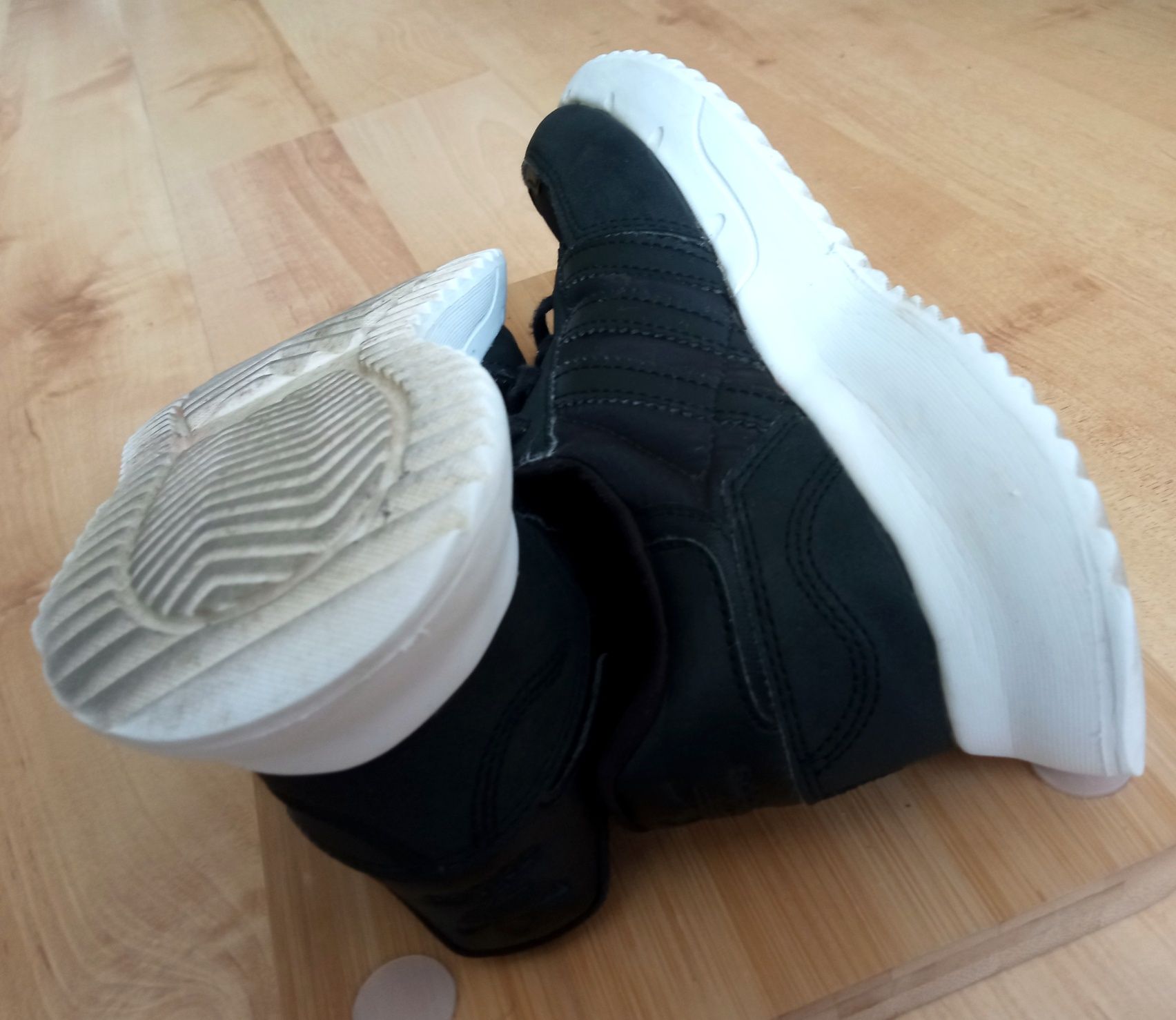 Buty Adidas 34 czarne - lekkie - na lato - wysoka podeszwa