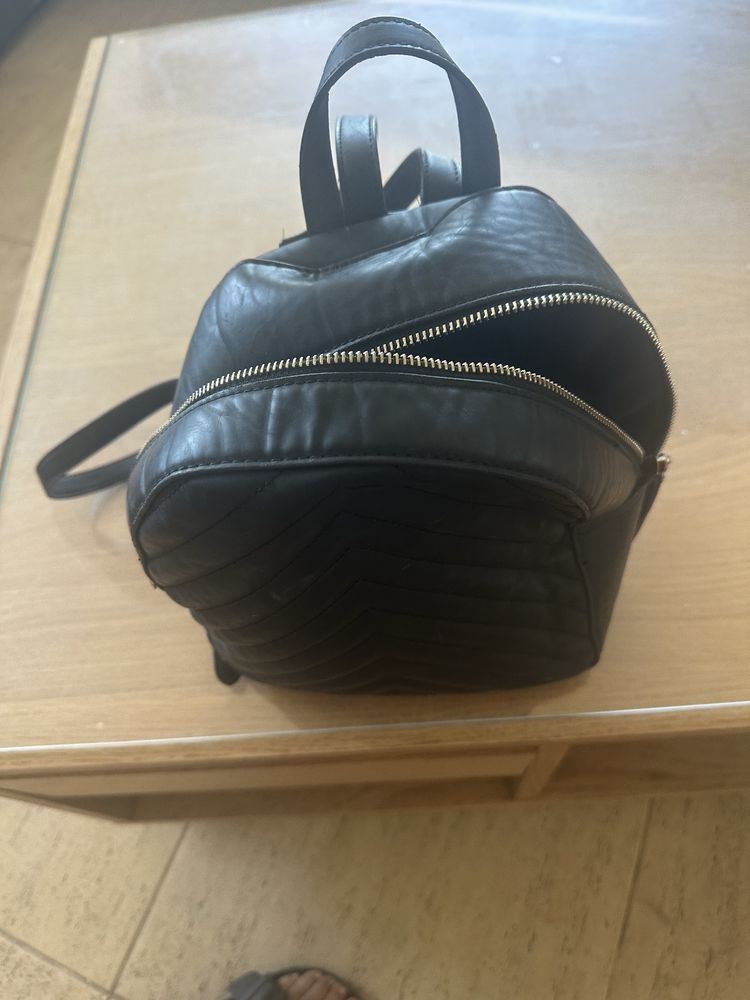 Mochila preta da MO