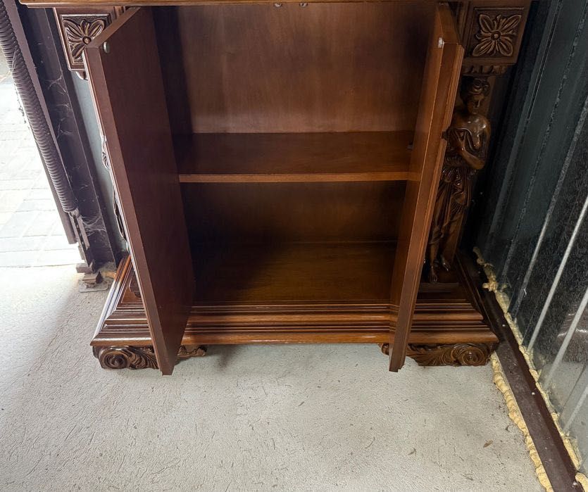 Włoska rzeźbiona komoda z lustrem, mosiądz, drewno