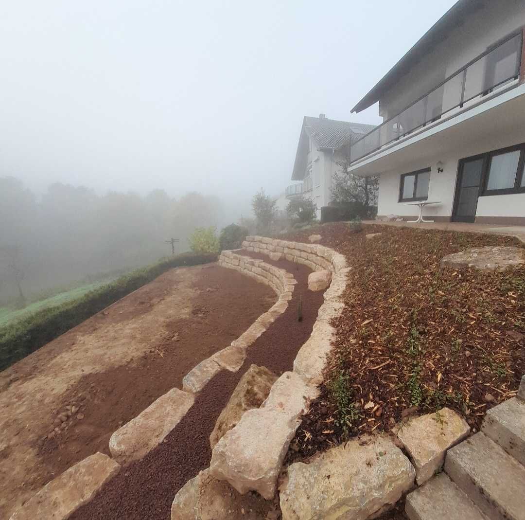 Todo o tipo de muros em pedra natural, desaterros limpeza de terrenos