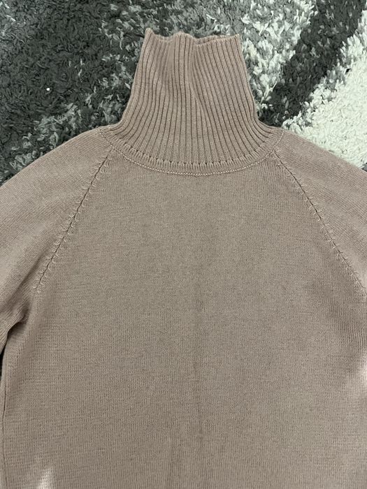 Светр ніжно рожевого кольору