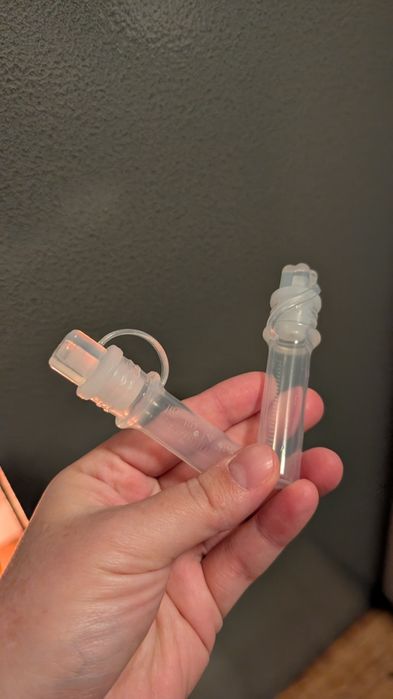 Багаторазові контейнери для збирання молозива.