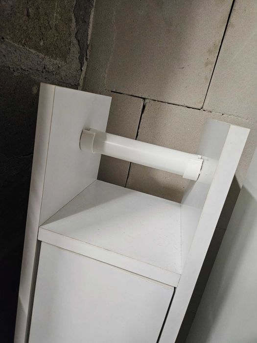Szafka łazienkowa z miejscem na papier