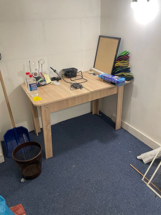 Розпродаж: столи, барна стійка, подовжувачи, кронштейни