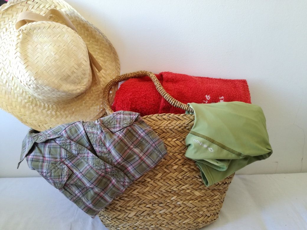 Conjunto cesta verga+chapéu+toalha de praia+ camiseiro manga curta+que