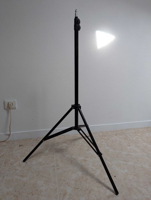 2 Yongnuo Speedlites/Wireless Flash Trigger/Softbox/Lightstand + mais