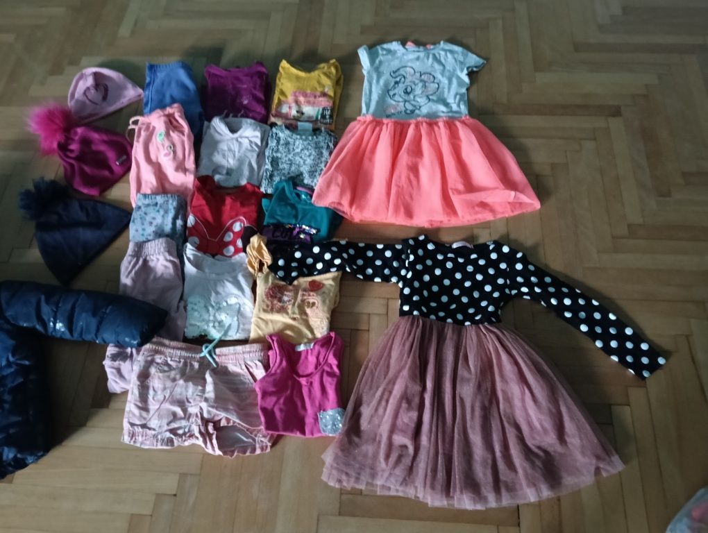 Zestaw rzeczy roz 122/128
