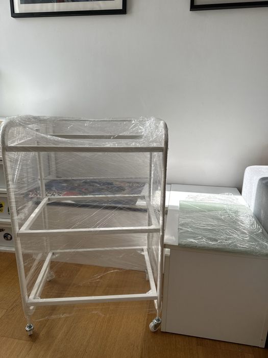 Metalowy regał, wózek kosmetyczny na kółkach, szafka kosmetyczna