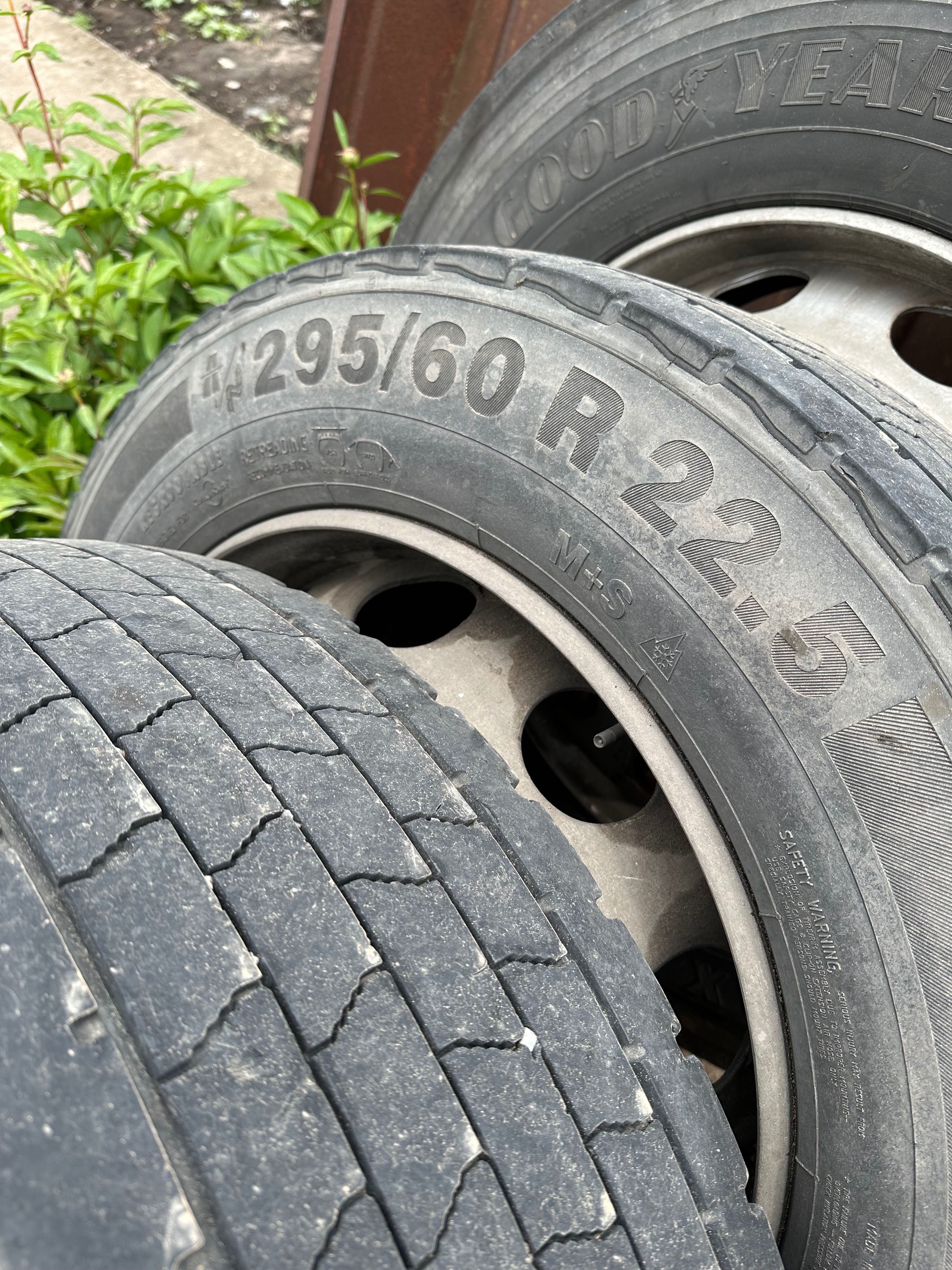 Резина 295/60 R22.5 CONTINENTAL