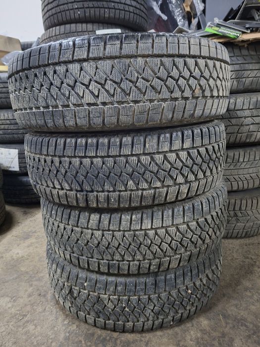 Bridgestone Blizzak  W810 215 65 R16C