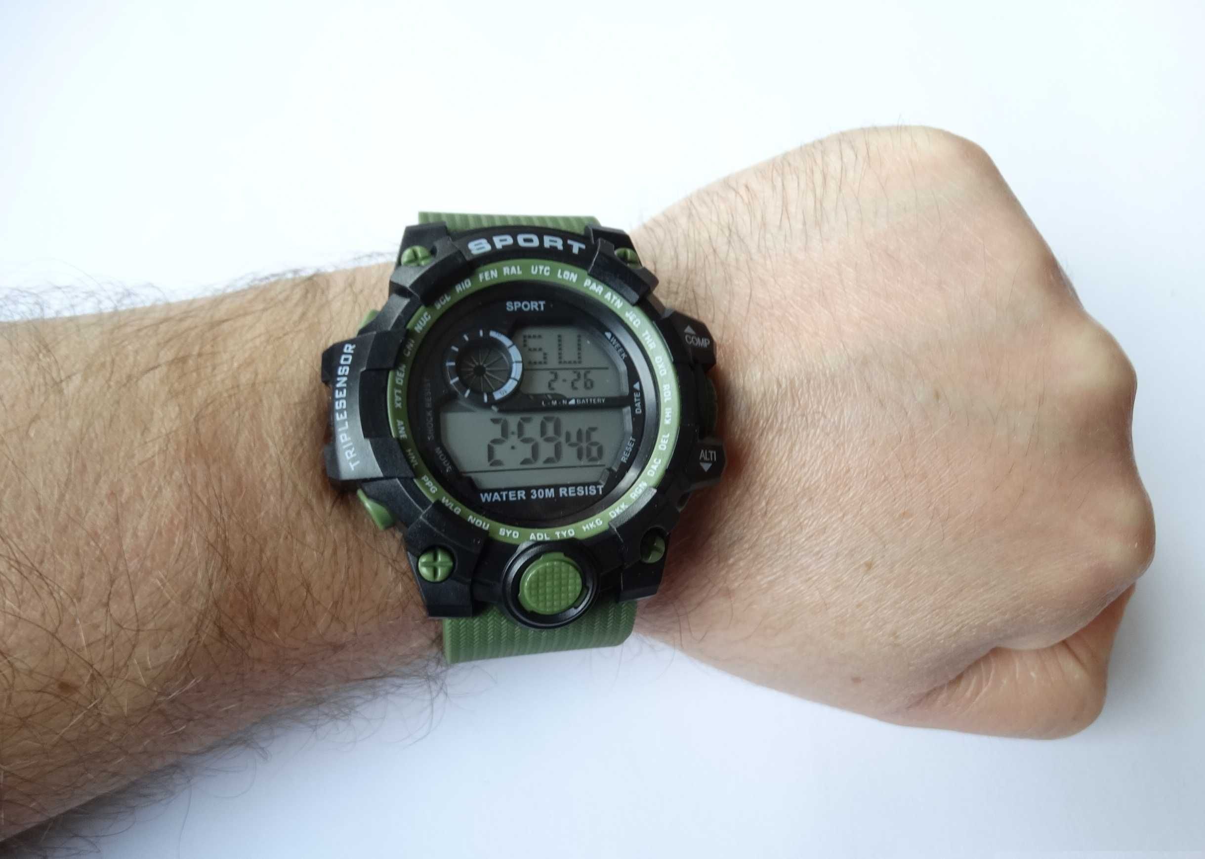 Zegarek wojskowy elektroniczny podświetlana tarcza