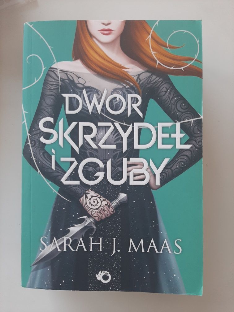 Dwór cierni i róż Sarah J.Maas Trylogia