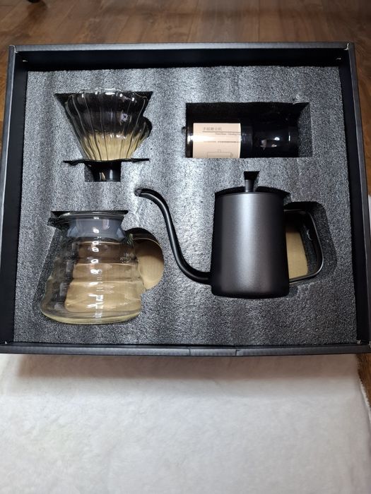 Zestaw do ręcznego parzenia kawy nowy.