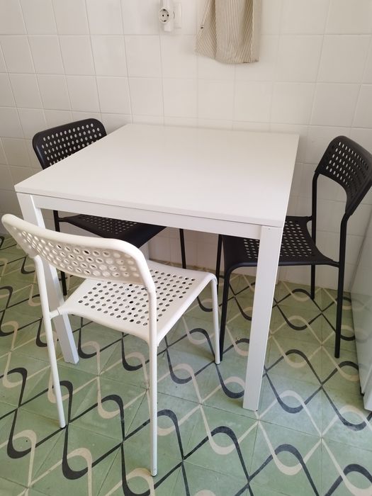 Mesa com 3 cadeiras