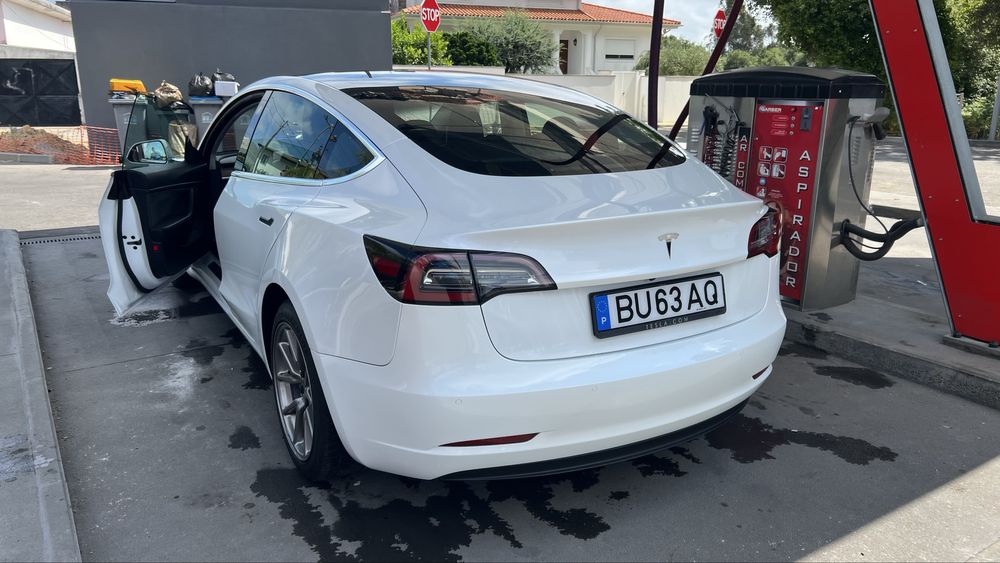 Tesla model 3 standard range plus