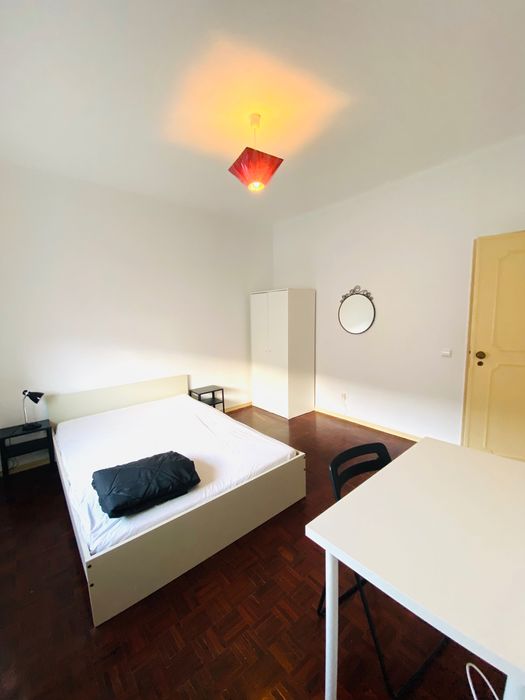 Quarto para casal com varanda em forte da casa