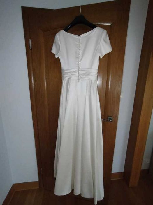 Satynowa suknia ślubna