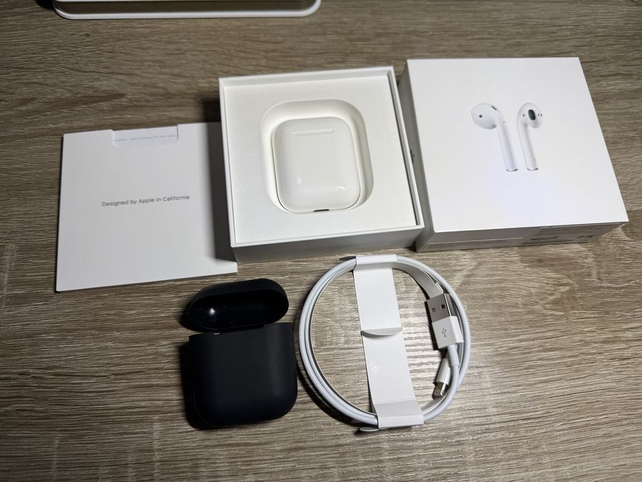 AirPods навушники є НЮАНС