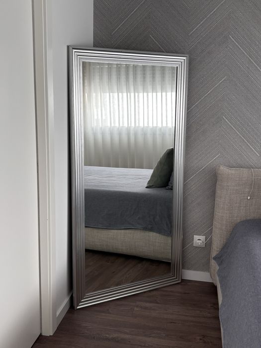 Espelho decorativo moldura prateada 80x1,65