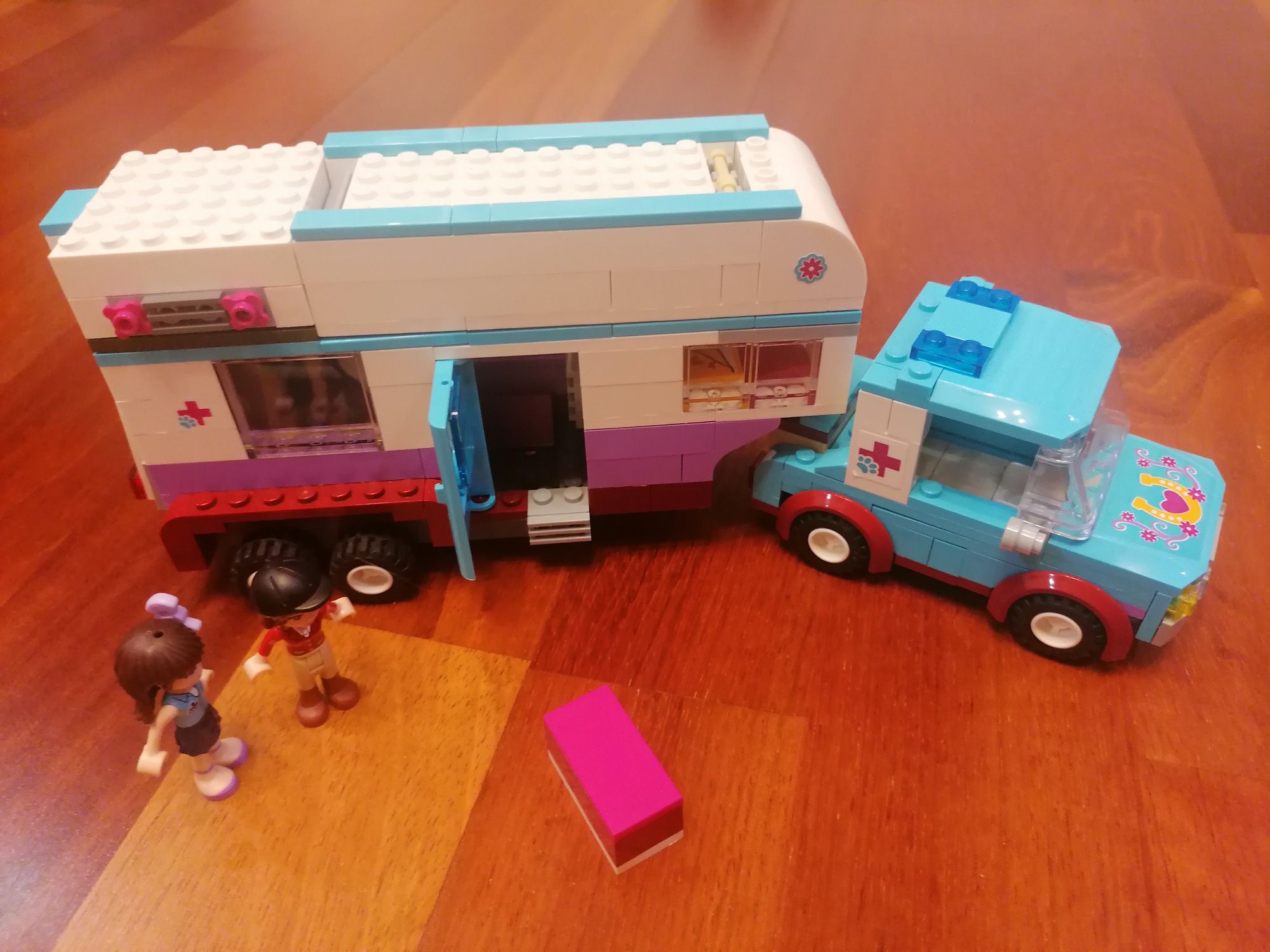 Lego Friends przyczepa lecznicza 41125