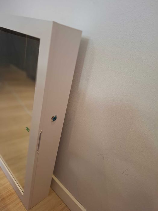 Szafka na biżuterię z lustrem ,wisząca,biała
