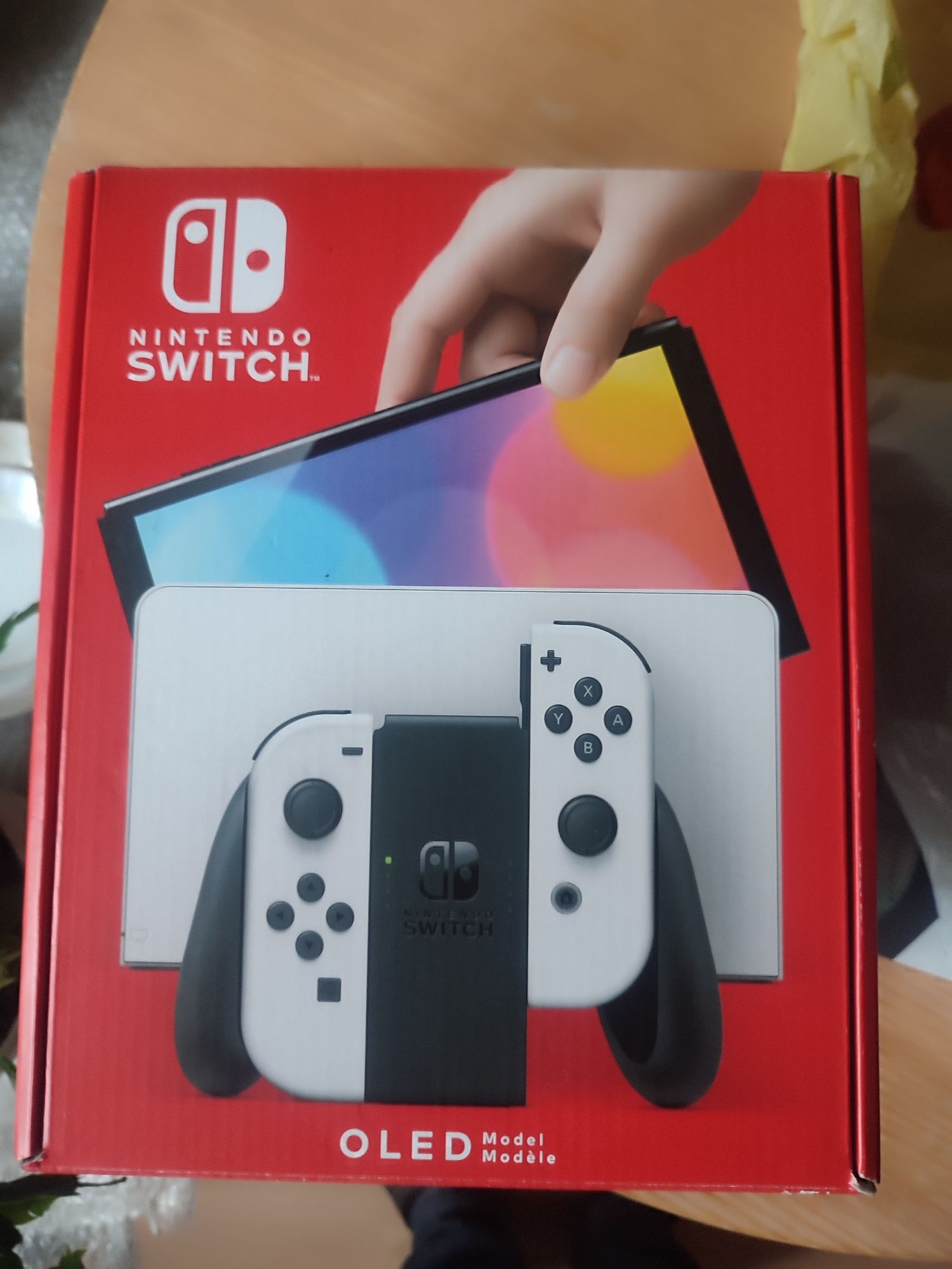 Продам белый Nintendo Switch OLED