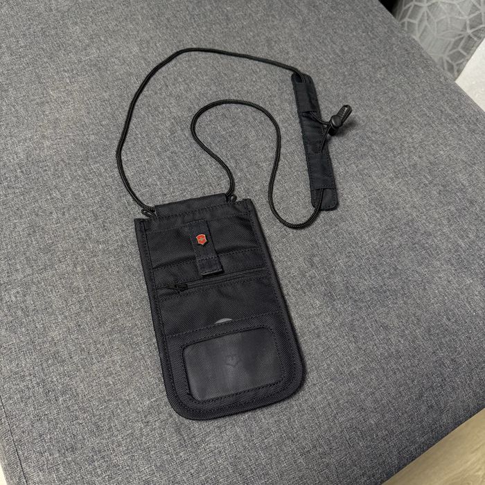 Захисний чохол сумка органайзер для документів Victorinox RFID