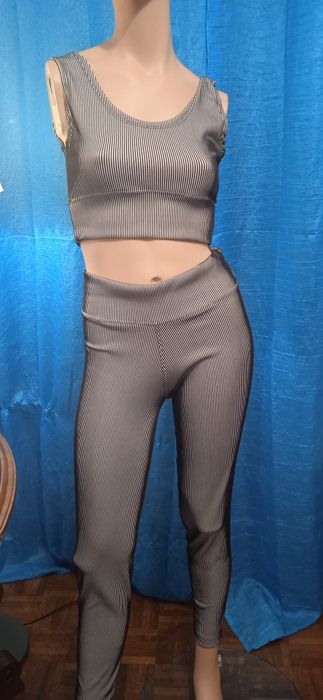 Roupas e acessórios de moda.