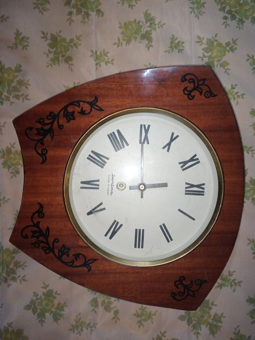 Годинник настінний Янтар