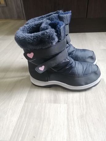 Зимове взуття на дівчинку чоботи уги