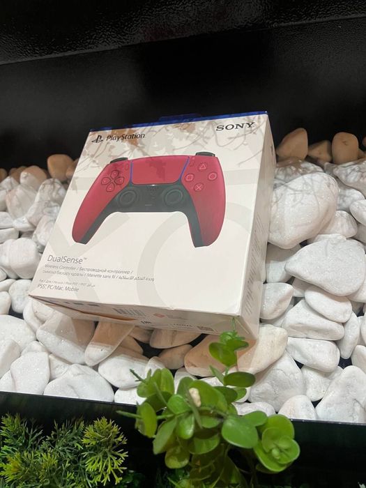 DualSense Cosmic Red — преміальний бездротовий контролер від SONY.