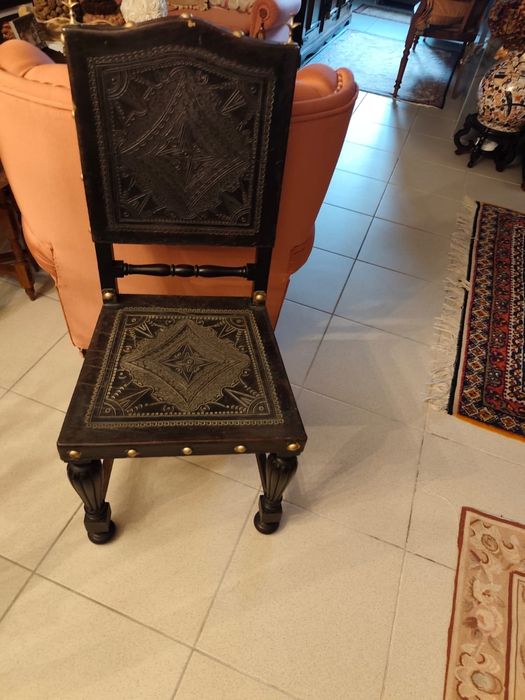 Cadeiras de sala jardim e banco de balcão