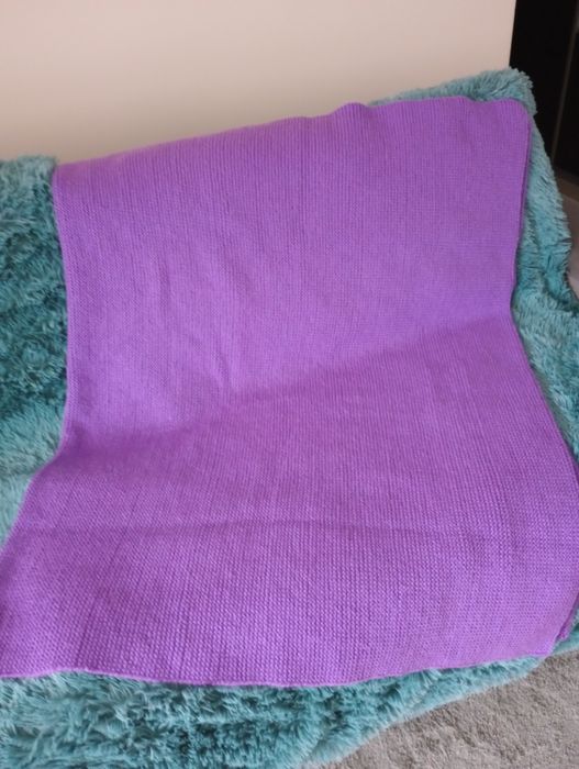 Rękodzieło pled dziergany na drutach