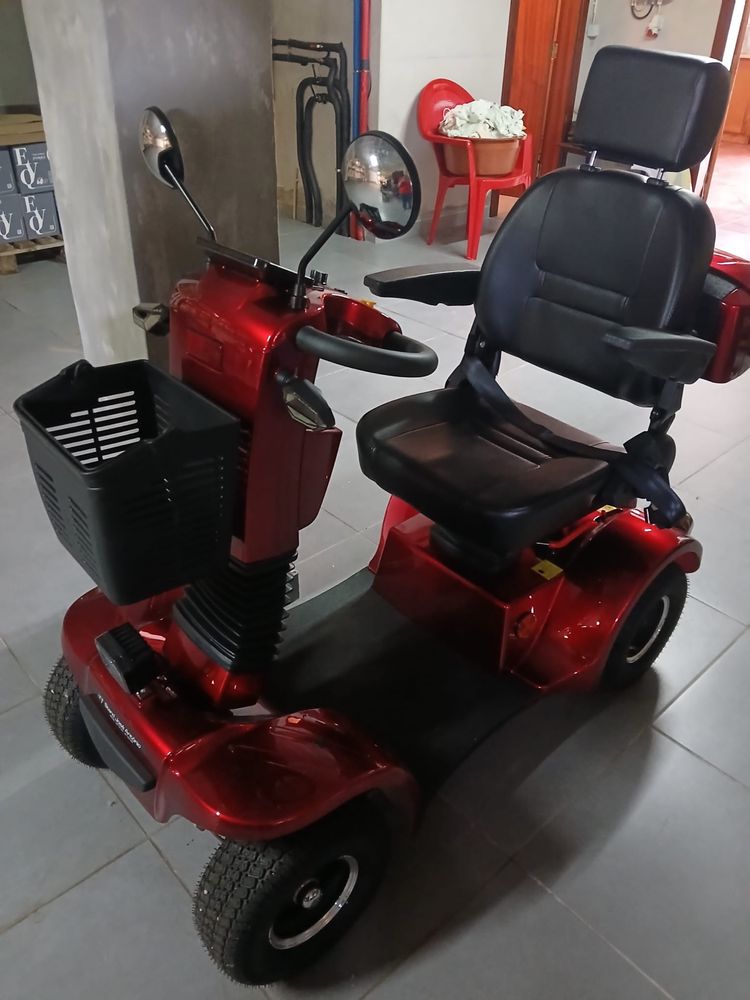 Mota de 4 rodas para idoso