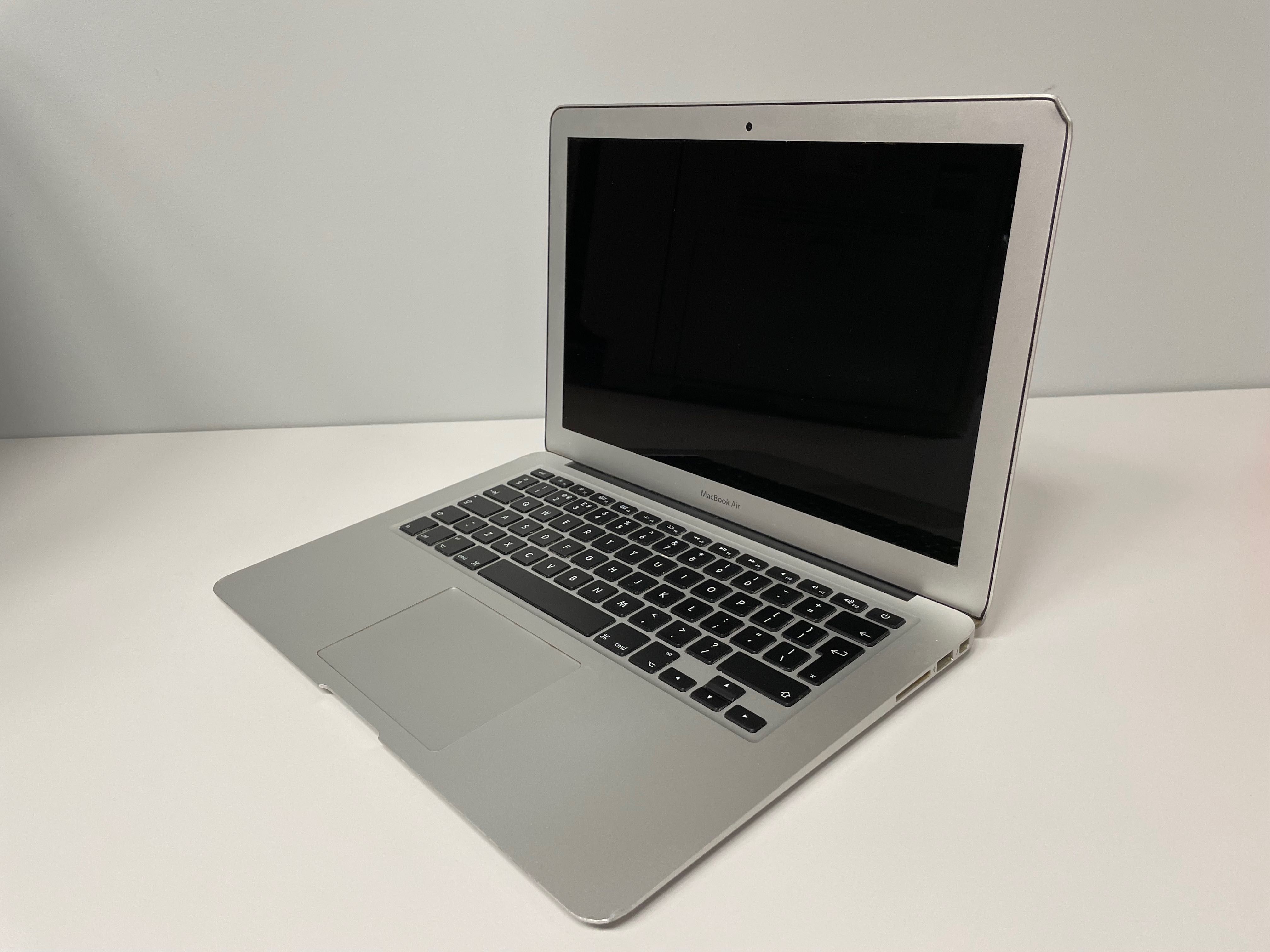 Apple MacBook Air 13 Intel i7 GHz (4650U) 2013 - A1466