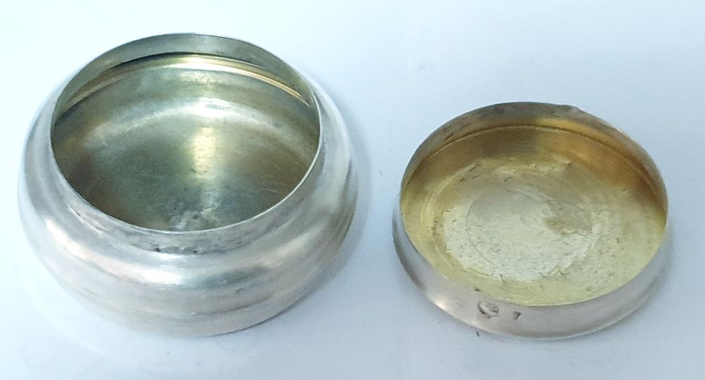 Amorosa antiga caixa de rapé em prata contrastada com  dedicatória