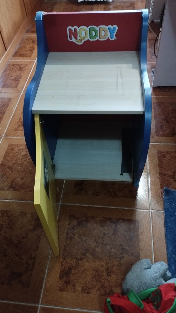 Móvel  com divisão para  arrumos da nody para quarto de criança