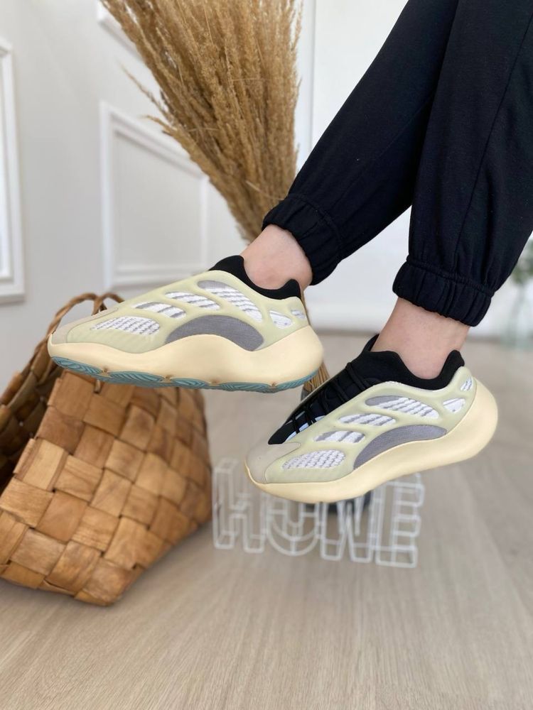 Кросівки Adidas Yeezy Boost 700 V3 Azael (36)