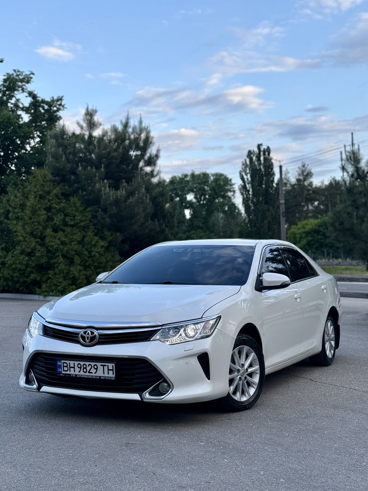 Продам официальную Toyota Camry 2015года