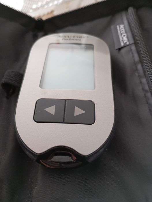 Rezerwacja !!Glukometr accu-chekk