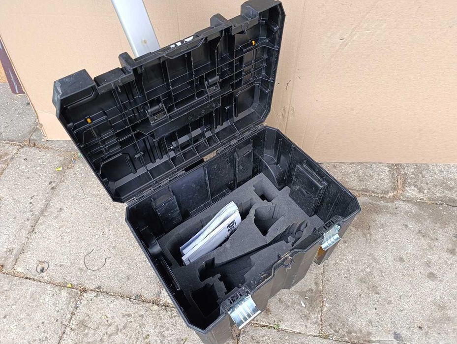 Kufer wózek na narzędzia walizka narzędziowa na kołach Dewalt TSTAK